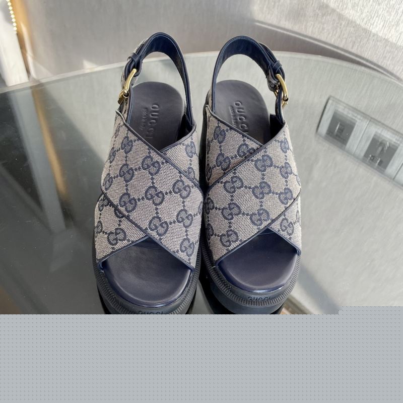 G*u*i sandals